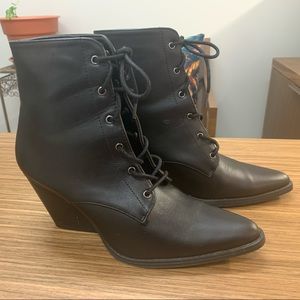 Qupid Zooey Black Lace Up Booties 8.5